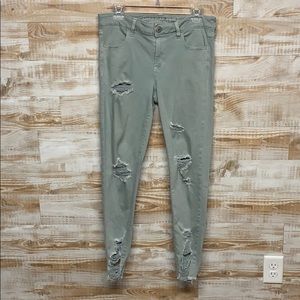 American Eagle distressed jegging. Size 10